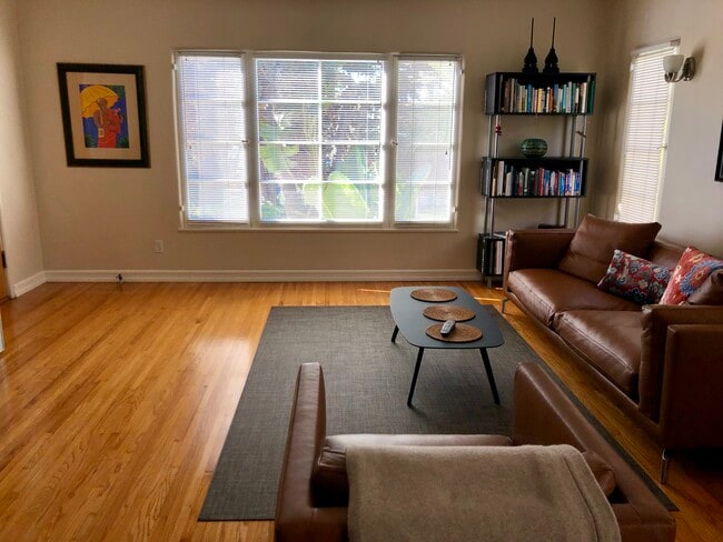 Living Room - 827 12th St