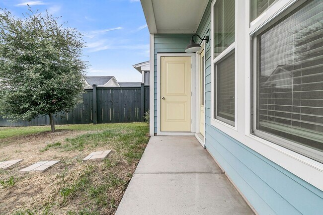 Building Photo - Charming Charleston Home in the Heart of M...