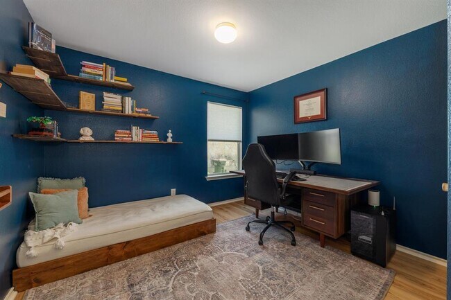 Building Photo - 626 Goldenrod St