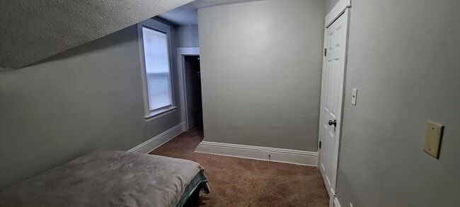 Building Photo - Stunning 5 Bedroom, 2 Bathroom Home in Minneapolis! Available 3/1/2026-Section 8 Accepted