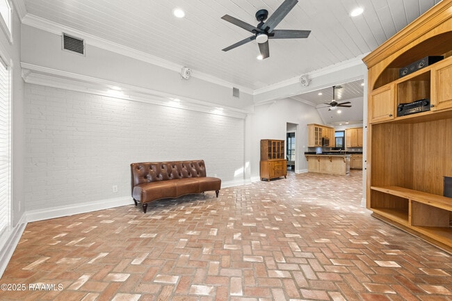Building Photo - 408 Gordon Crockett Dr