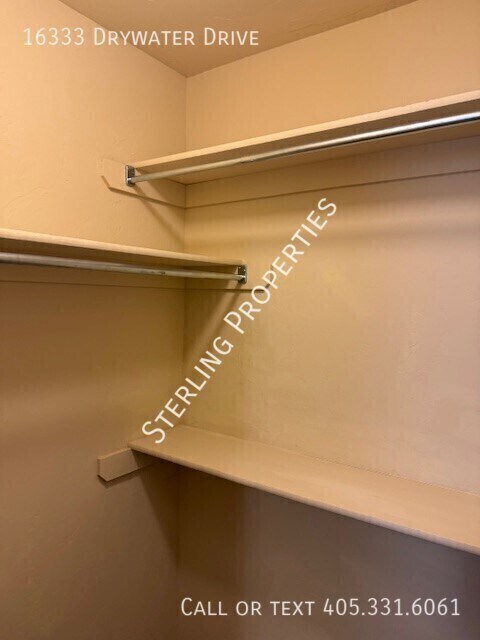 Building Photo - 16333 Drywater Dr