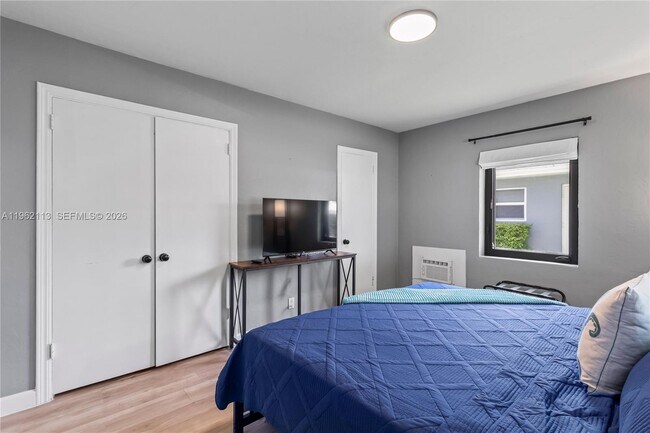 Building Photo - 715 NE 6th St