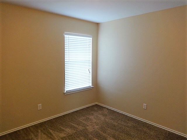 Building Photo - 317 Phillips St