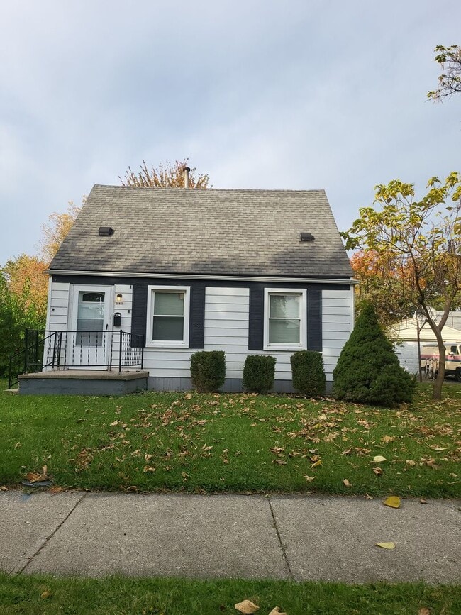 Building Photo - $1050month - 2 Bed 1 Bath in Roseville