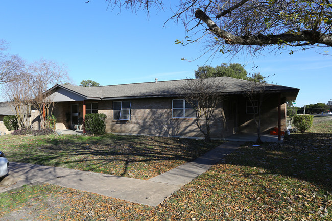 Building Photo - Bouldin Oaks