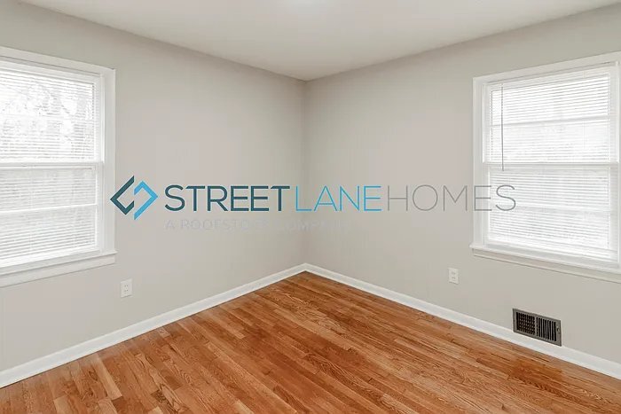 Building Photo - 718 Park Rd