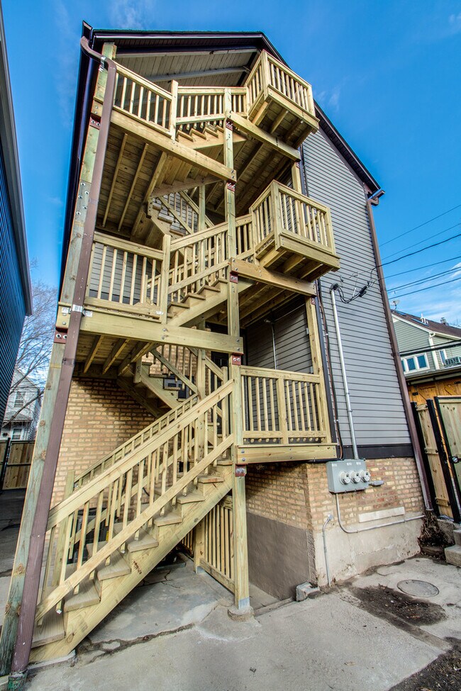 Building Photo - 2761 W St Mary St