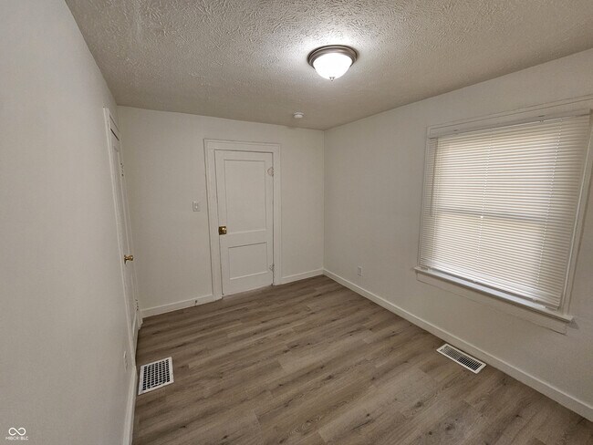 Building Photo - 835 Tecumseh St