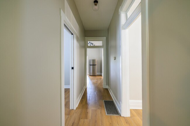 Building Photo - NOW AVAILABLE!!!  Charming, Renovated 2 Bed, 1 Bath East Nashville Home, Minutes to Five Points &...