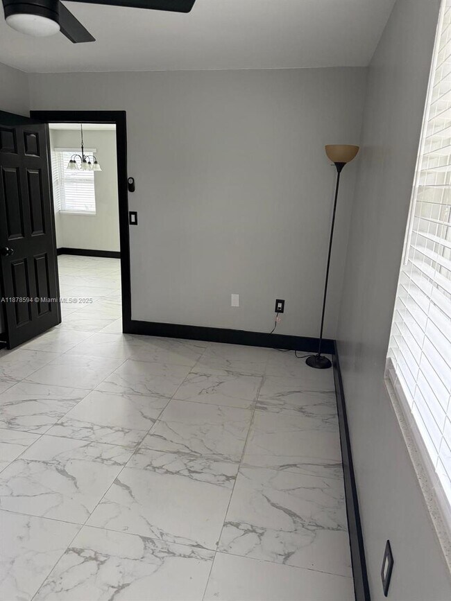 Building Photo - 6921 SW 129th Ave