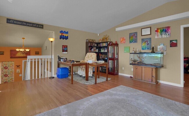 Building Photo - 3 Bedroom 2 Bath Single Family Home Near U...