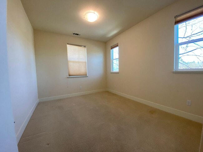 Building Photo - Available soon is the IDEAL TOWNHOUSE for ...