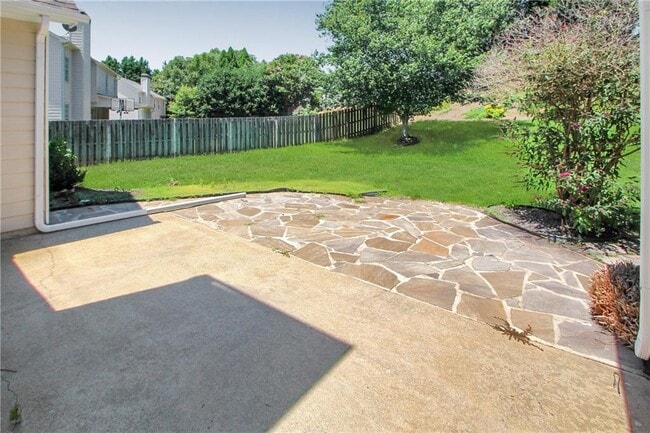Building Photo - 258 Brookcliff Dr NE