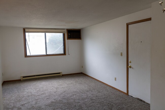 Building Photo - $925 | 2 Bedroom, 1 Bathroom Apartment | N...