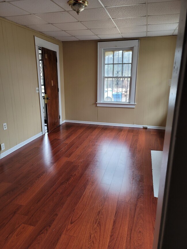 Living Room - 522 Oak Pl