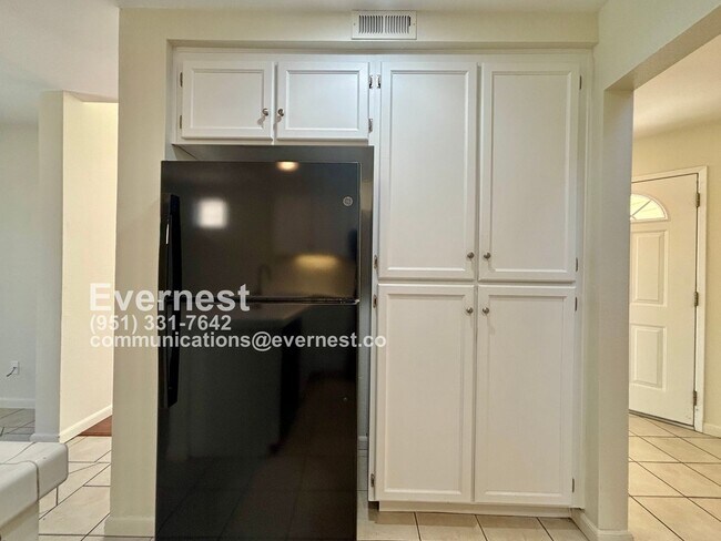 Building Photo - 3-Bedroom, 2.5-Bathroom Home with Modern A...