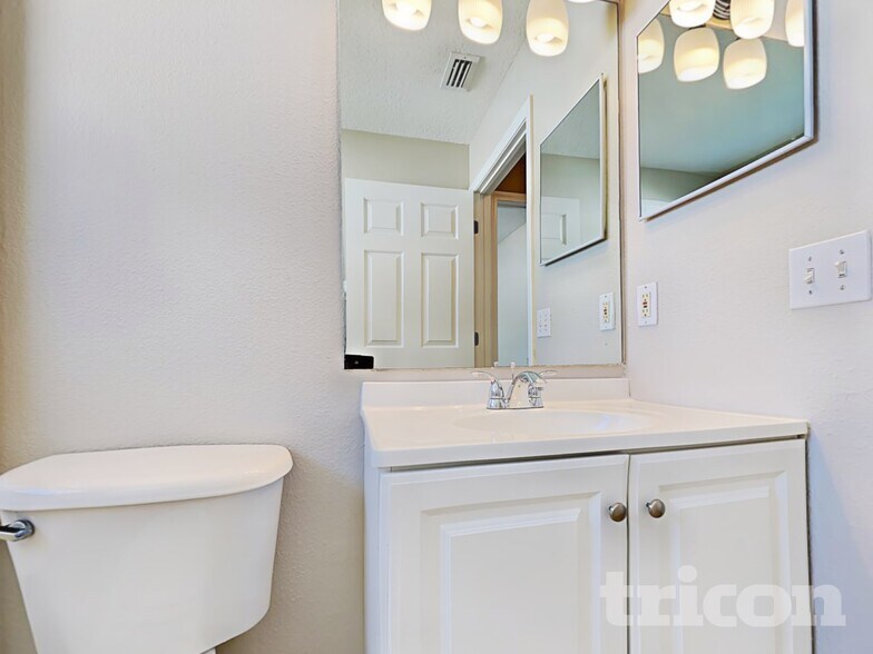 Building Photo - 4671 Sheringham Ct