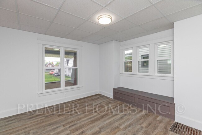 Building Photo - 3 Bedroom Home with Large Front Porch – $1,495/mo