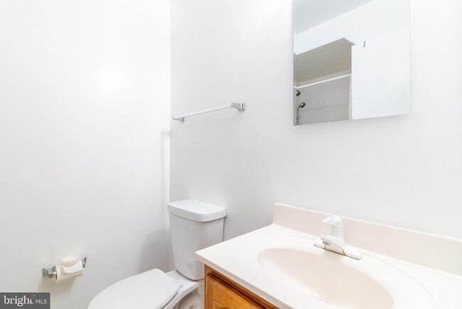 Building Photo - 4796 Gainsborough Dr