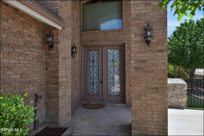 Building Photo - 6560 McFarland Ave
