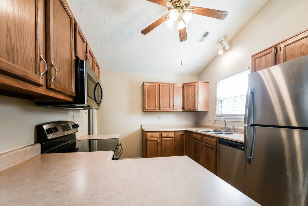 Building Photo - 5508 Pine Hill Dr