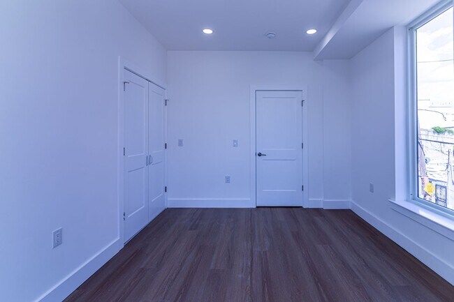 Building Photo - 137 E Cumberland St