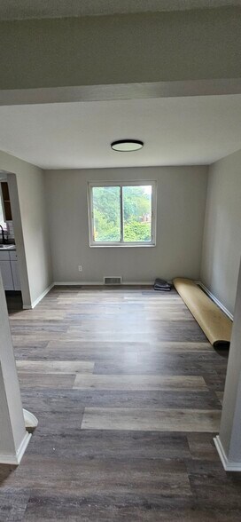 Building Photo - 152 Ritzland Rd