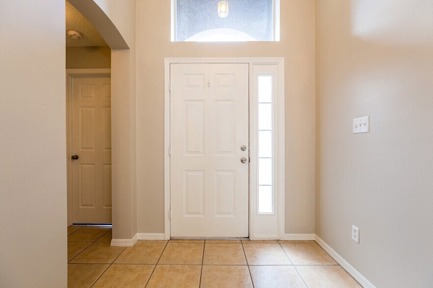 Building Photo - 2041 Bobtail Dr