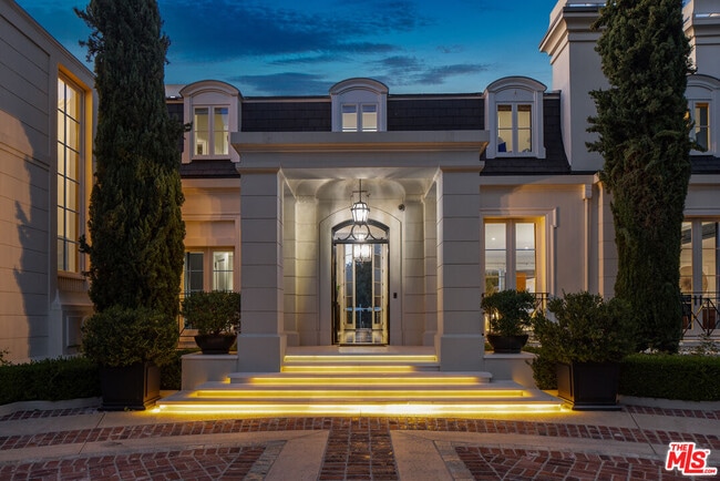 Building Photo - 10847 Bellagio Rd