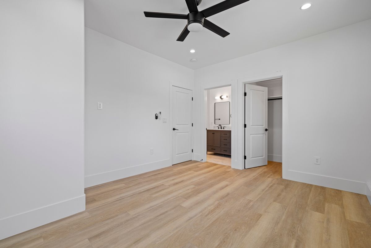 Building Photo - 14860 Envoy St