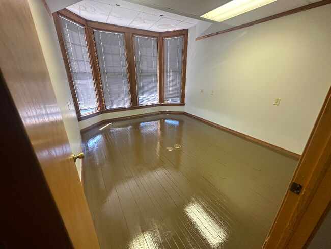 Building Photo - 120 N Main St