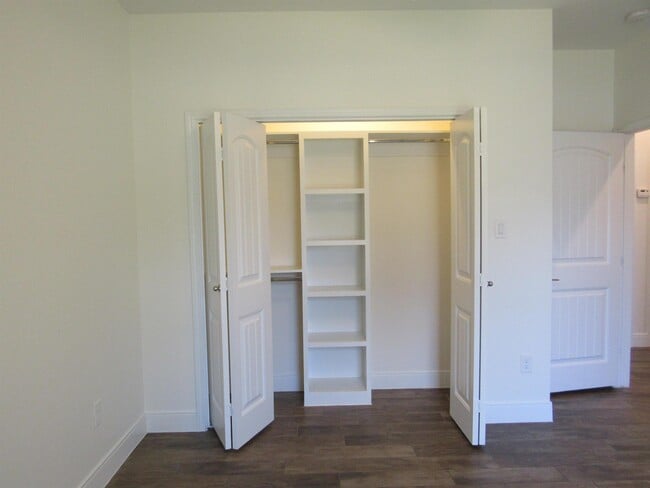 Building Photo - 2419 Messi St