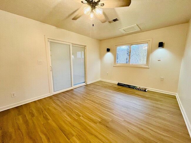 Building Photo - Renovated 3BR/2BA ranch in Valley Station