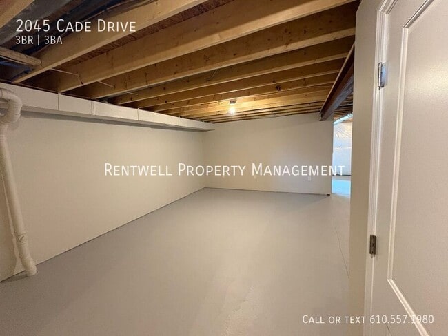 Building Photo - 2045 Cade Dr