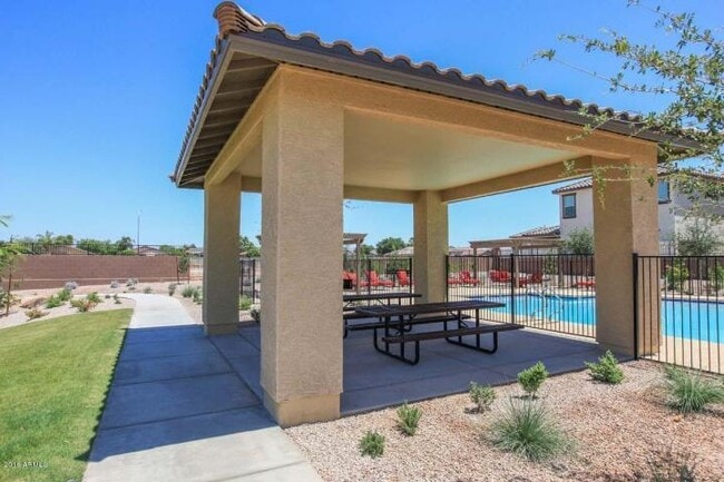 Building Photo - NEWER Beautiful Home in Fire Rock Villas!!