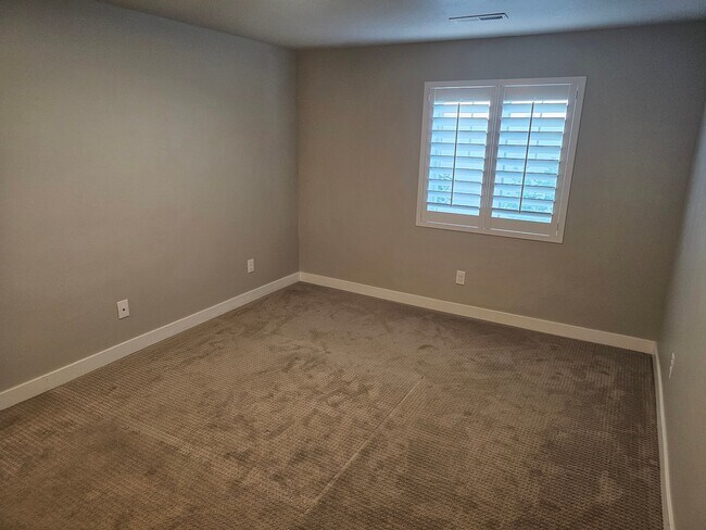 Building Photo - 13067 Twisted Oak Dr
