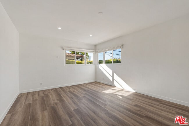 Building Photo - 9588 W Olympic Blvd