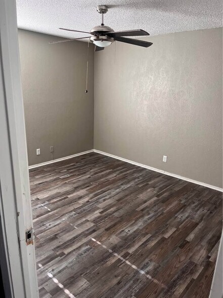 Building Photo - 531 Bedford Rd