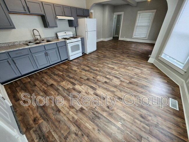Building Photo - 1131 Maple Ave