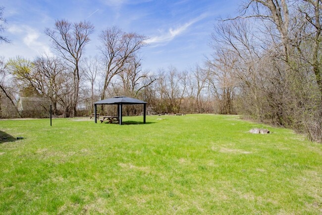 Building Photo - 1305 Oswego Rd