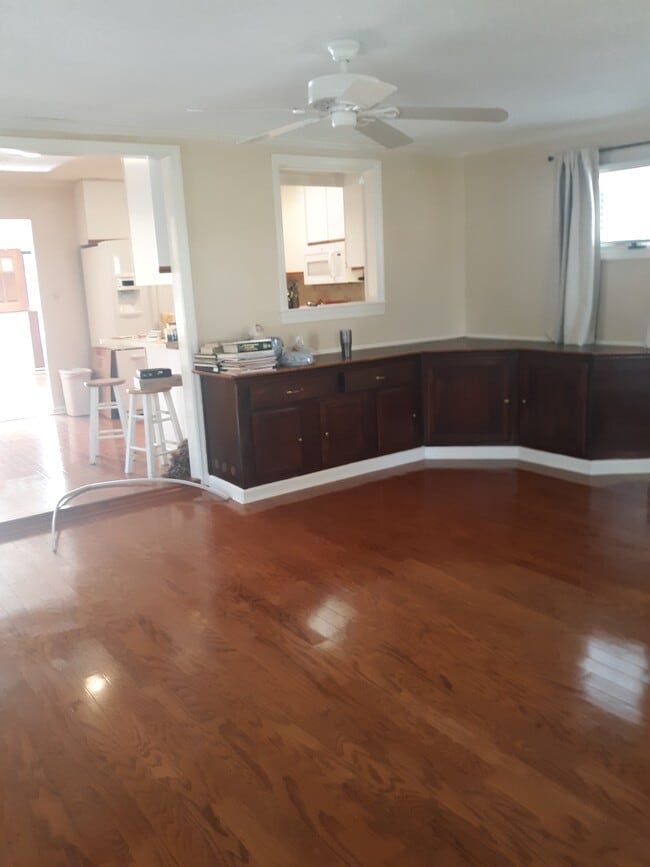 Building Photo - 804 Gull Ln