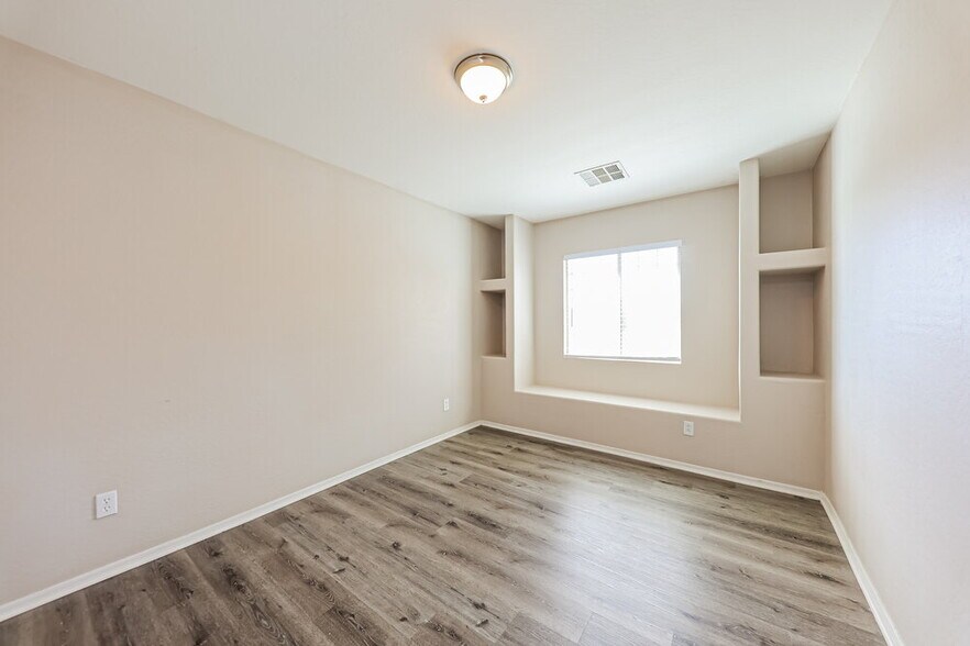 Building Photo - 591 S 167th Dr