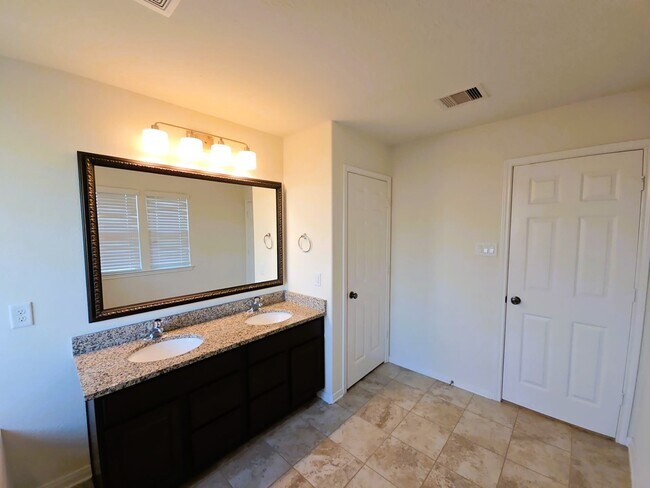 Building Photo - 16626 Cliff Vale Ct