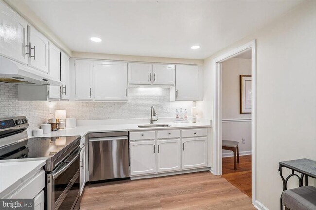 Building Photo - 1605 Dunterry Pl