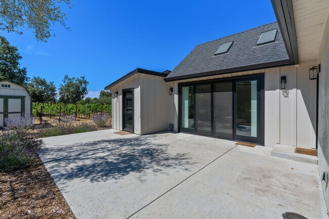 Building Photo - Modern Farmhouse w/ Pool and Paid Utilities