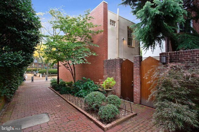 Building Photo - 323 Cypress St