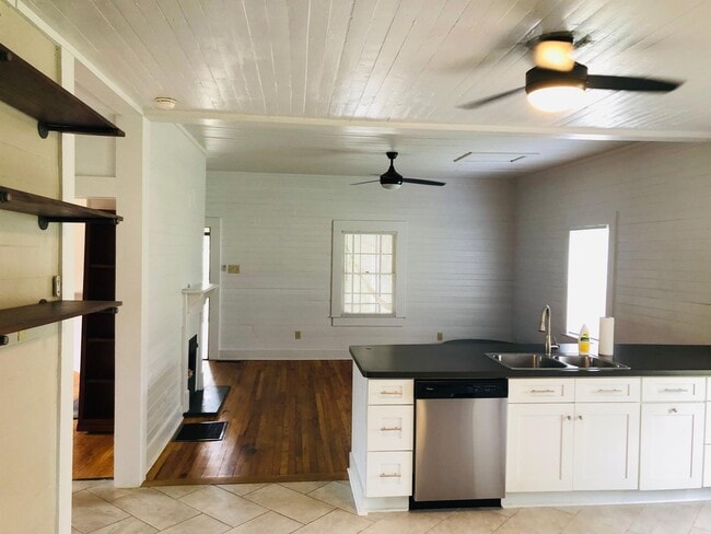 Building Photo - 140 Hiawassee Ave