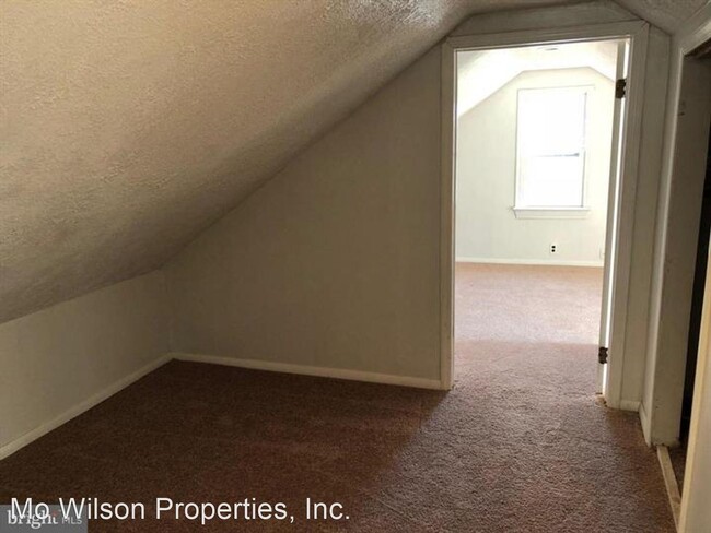 Building Photo - 4 br, 1 bath House - 1114 Burton Street