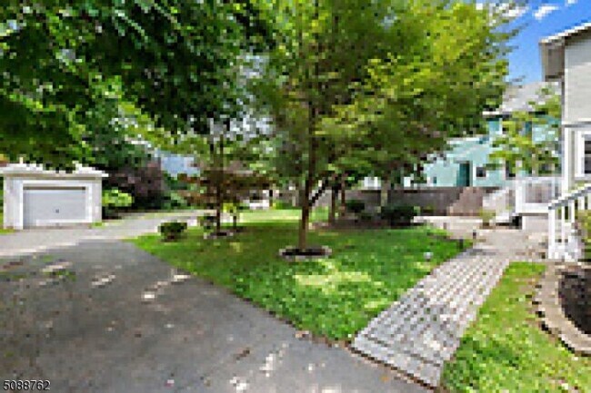 Building Photo - 210 North Ave